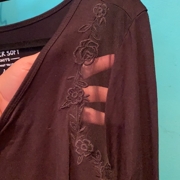 Torrid Black long sleeve lightweight tee w/flowers - Picture 2 of 4